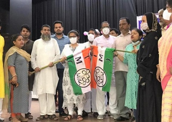 TMC organized massive Joining Programme in Sonamura : BJP's Booth Committee members, two Panchayat members joined : TMC Says, 'It's the Beginning of Tripura BJP's End' TMC organized massive Joining Programme in Sonamura : BJP's Booth Committee members, two Panchayat members joined : TMC Says, 'It's the Beginning of Tripura BJP's End'